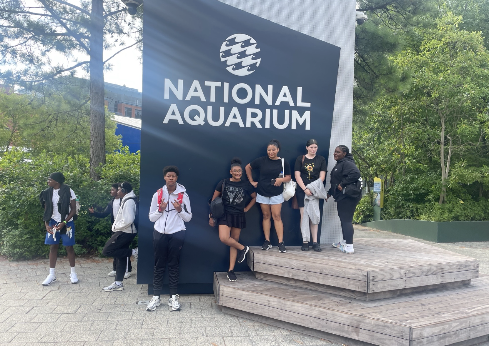 students at an aquarium